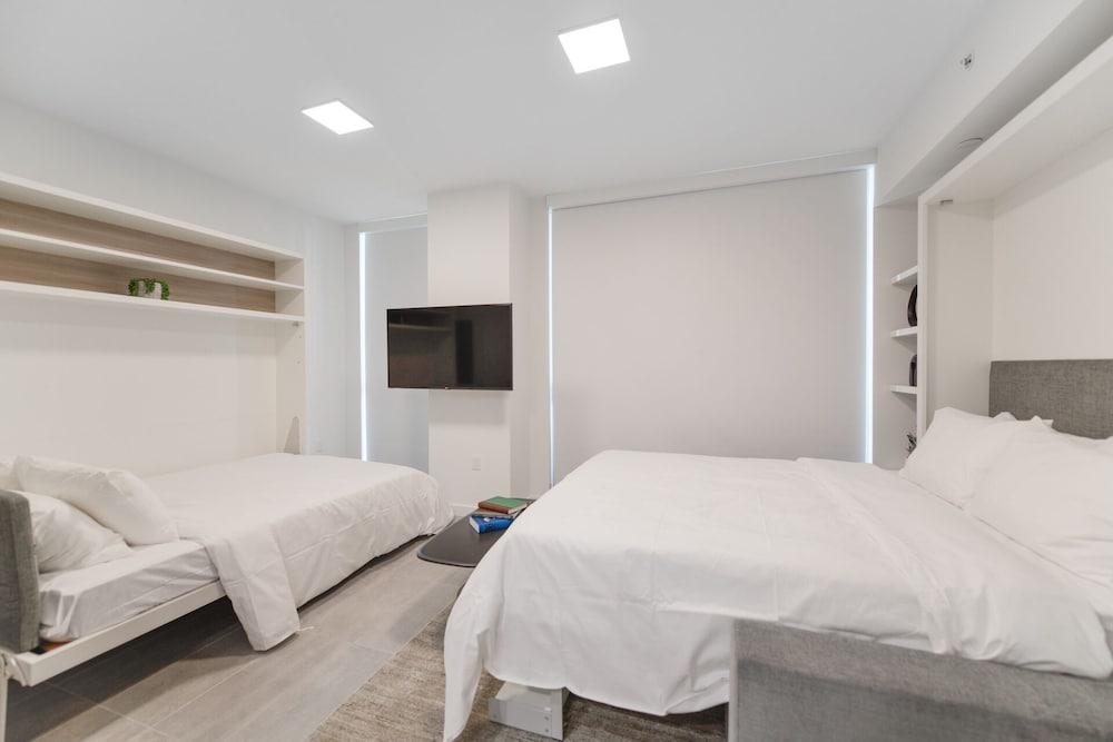 Amazing Studio Apt with Great Views Pool Room