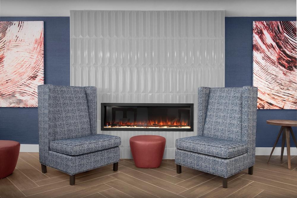 Hampton Inn Ithaca Lobby Sitting Area