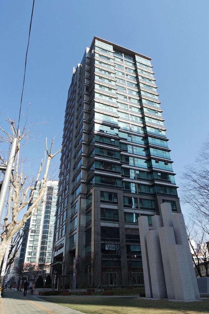 فابين سويت 1 سرفسد ريزيدنس الصورة الأساسية