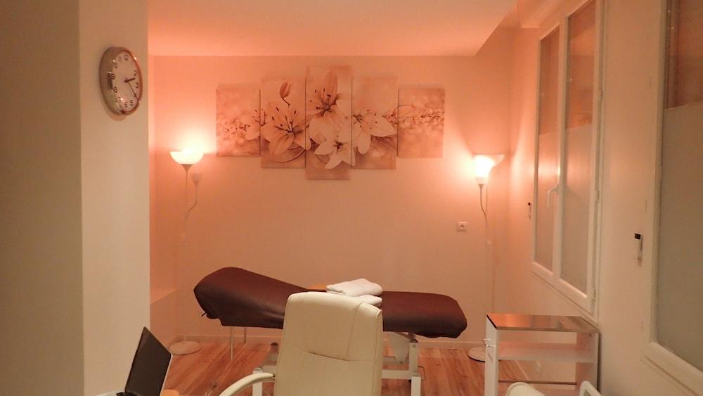 Résidence le Beau Site Treatment Room