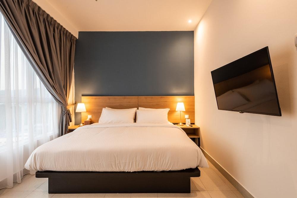The Signature Serviced Suites Puchong Room