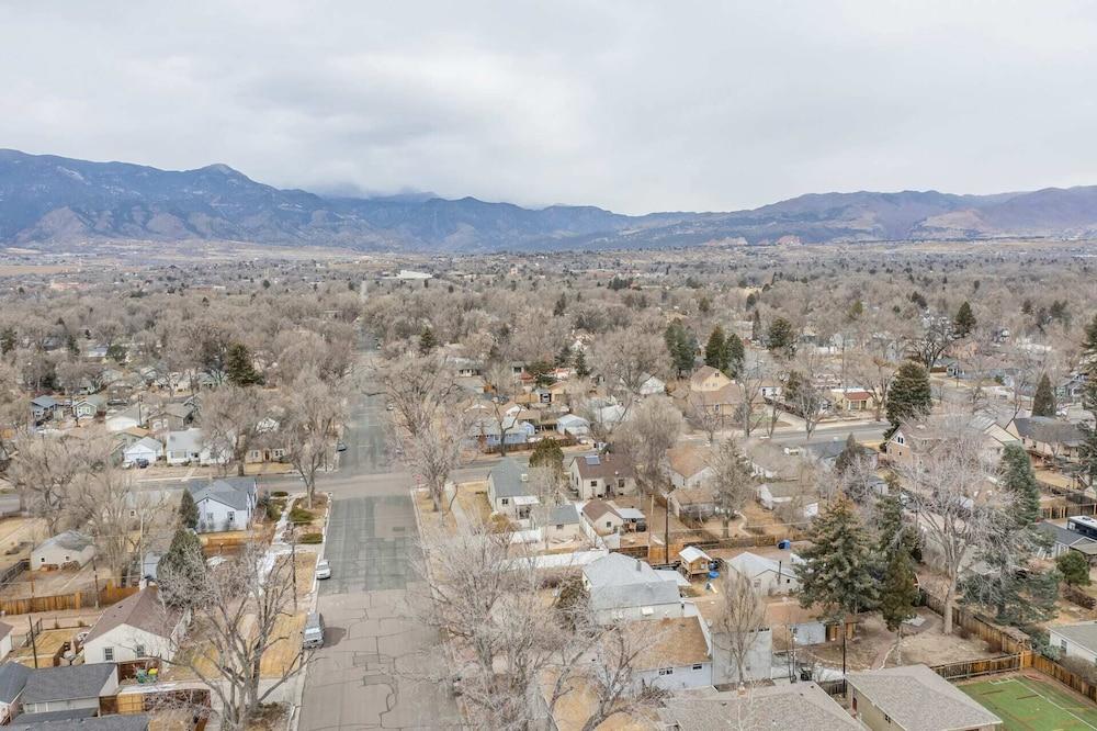 2BR Central Location Big Backyard & Dog Friendly! Aerial View