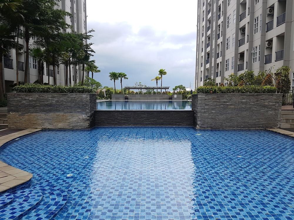 Nice And Artistic 1Br At Saveria Apartment Outdoor Pool