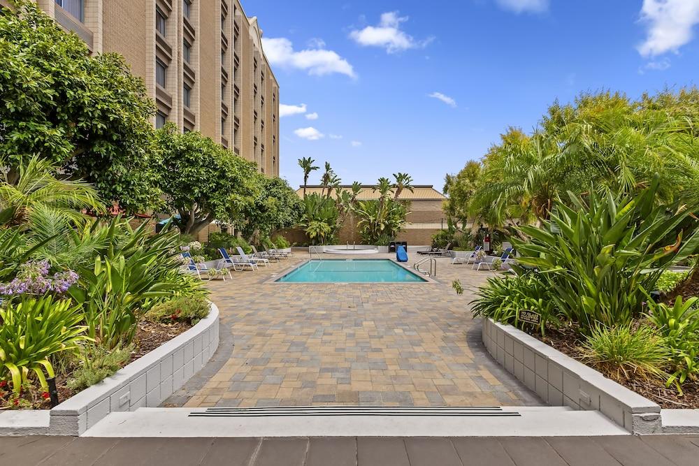 دبل تري باي هيلتون ويتير لوس أنجيليس حمام سباحة مكشوف