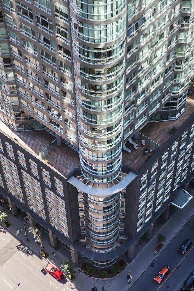 وارويك لو كريستال - مونتريال الصورة الأساسية