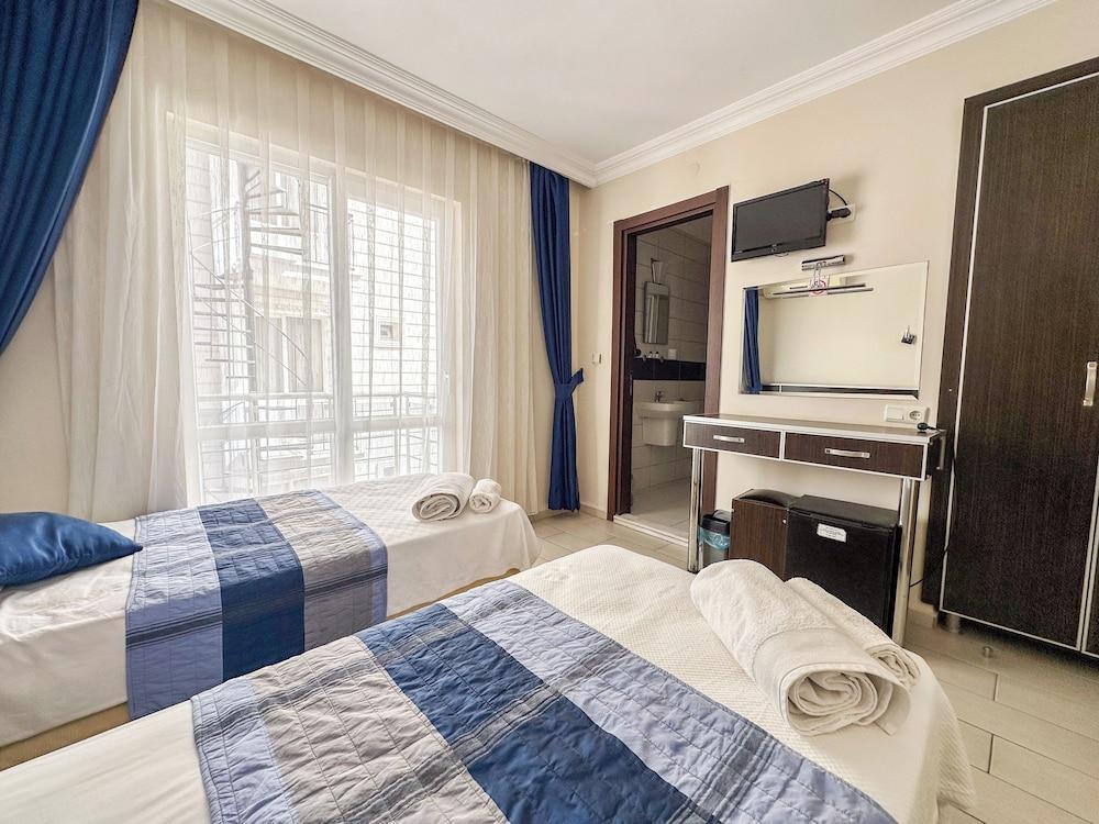 أريستو أوتل