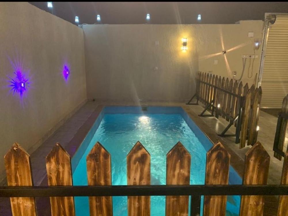 شاليه بتصميم مريح ومكبرات صوت | 3032 حمام سباحة