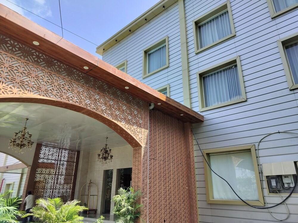 هوتل لوكس أوبرا إن ات 8 - 7كممفروم ايغي دلهي أيربورت المنطقة الخارجية