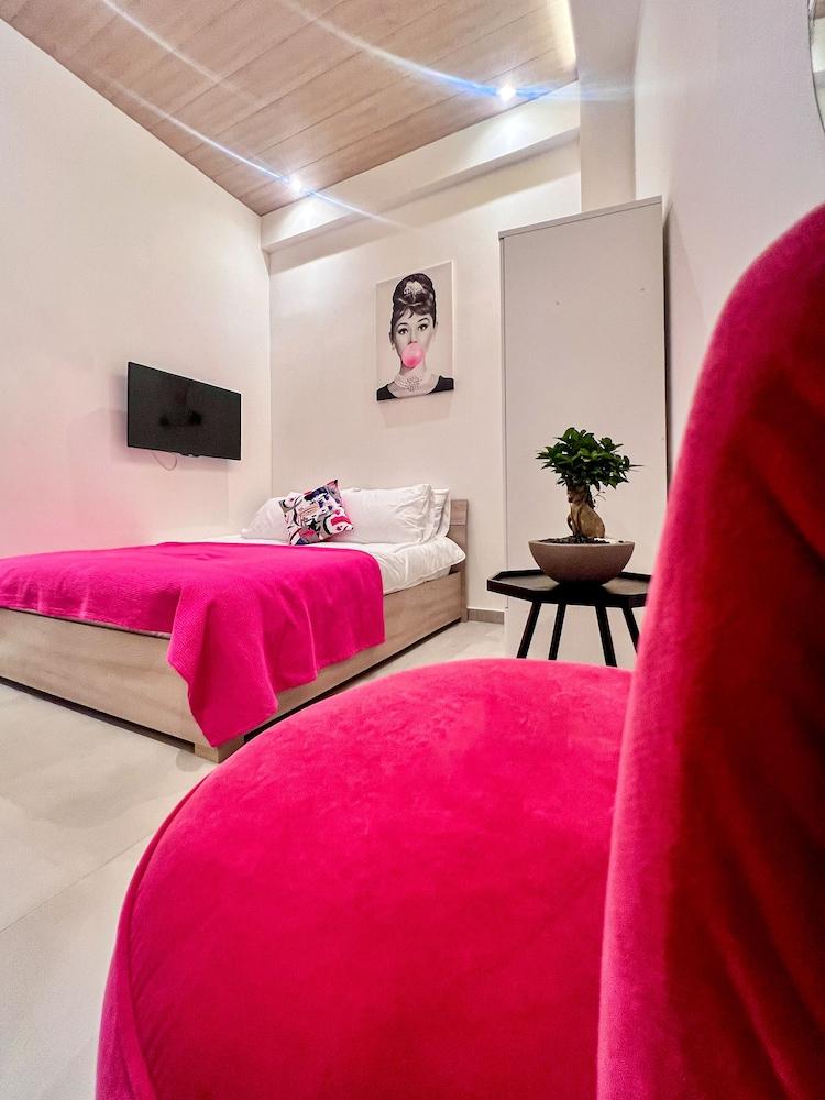 Fuchsia Room