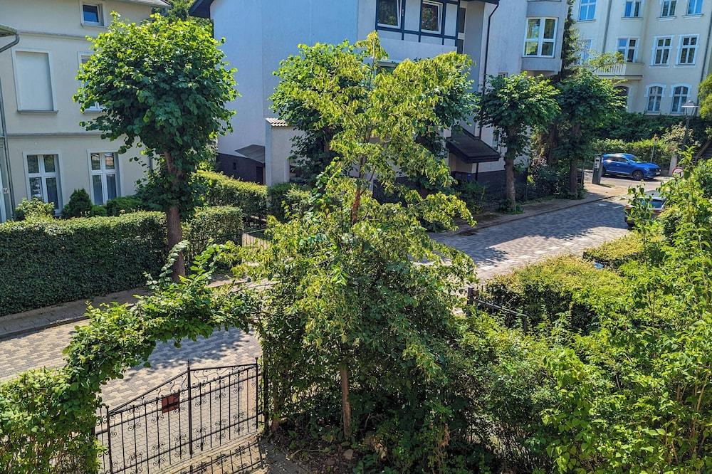 Studio 8 Minutes to the Beach by Renters Exterior