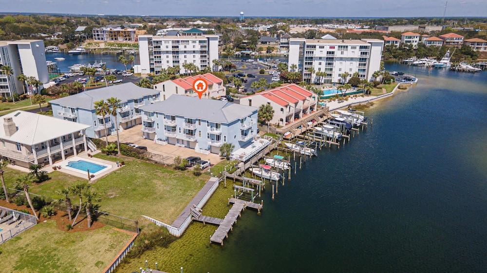 Long Island at Laguna Point Exterior