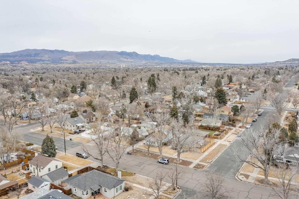 2BR Central Location Big Backyard & Dog Friendly! Aerial View