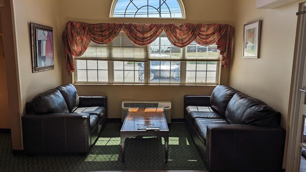 اسانت كلير إن آند سويتس منطقة الجلوس في الردهة