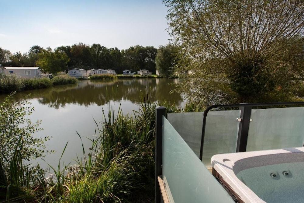 روزيديل ليك سايد لودج مغطس سبا مكشوف