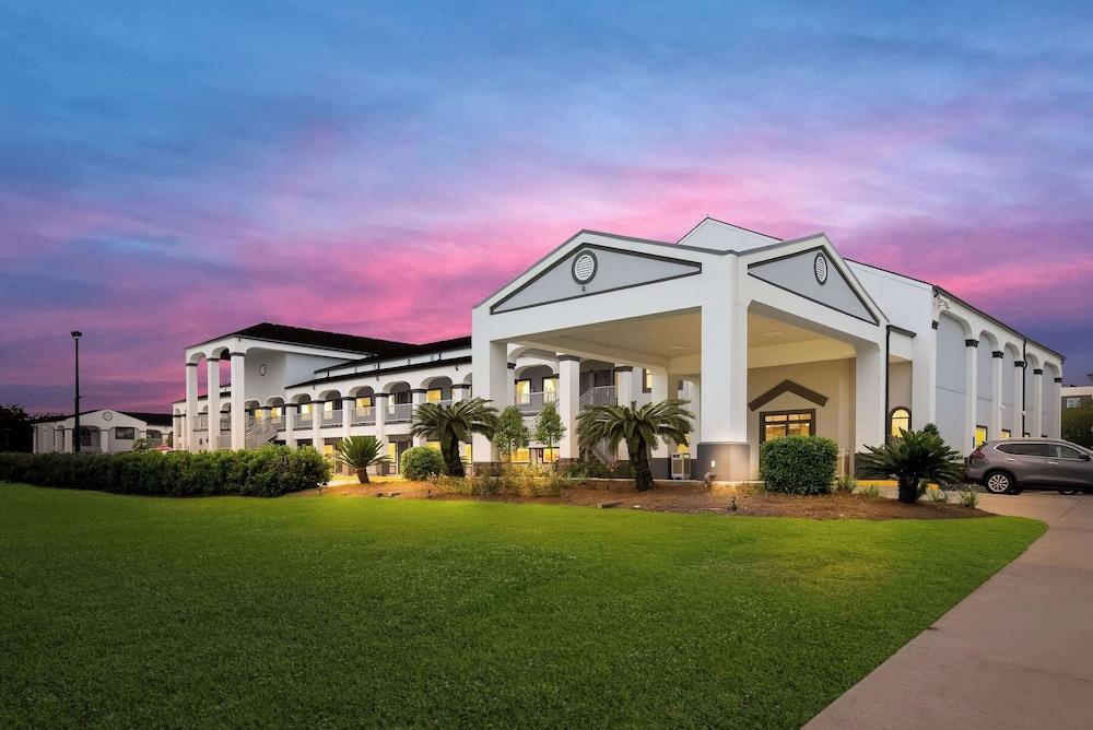 بست ويسترن لا بليس إن