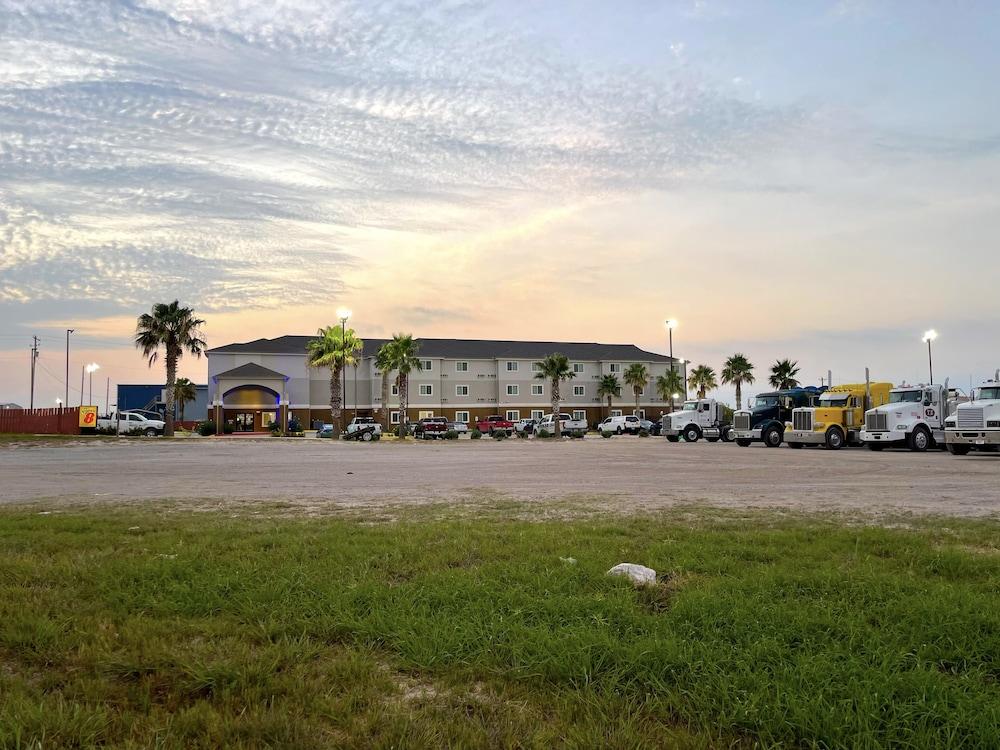 سوبر 8 باي ويندام كينيدي