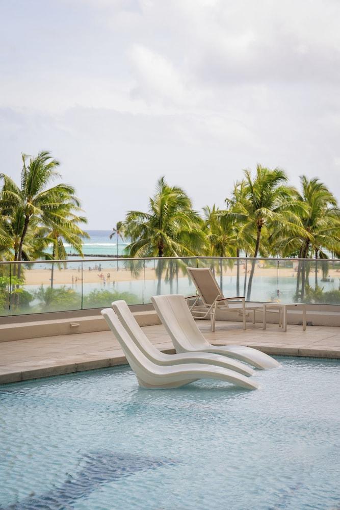 Romanna's Oahu Getaway with Heated Pool & City Views Waterslide