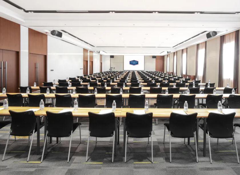 هامبتون باي هيلتون بينزهو أخرى