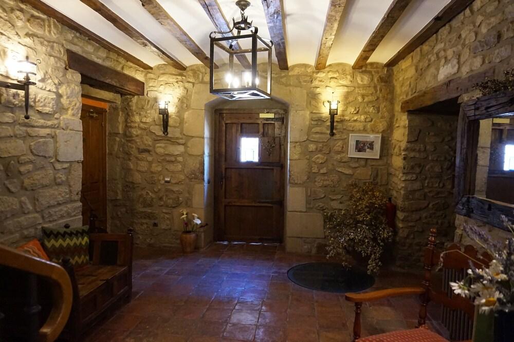 Arganzón Plaza Lobby