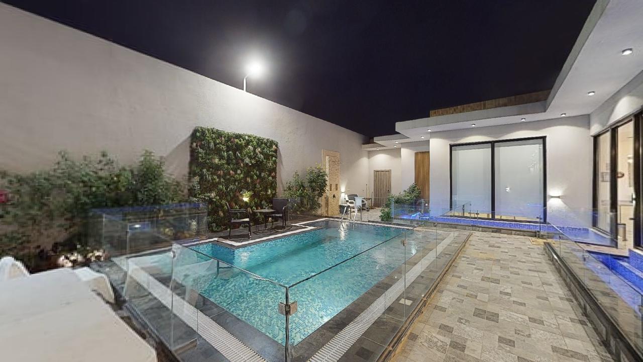 Comfy Chalet with Pool | 2137