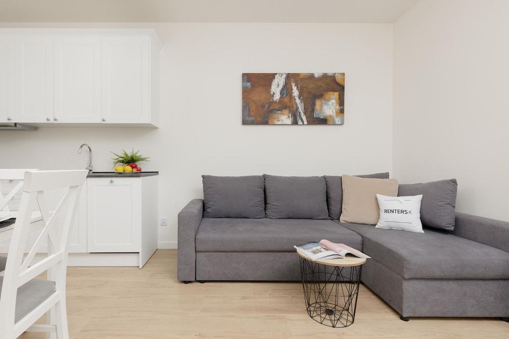 Lopianowa Apartment Warsaw by Renters