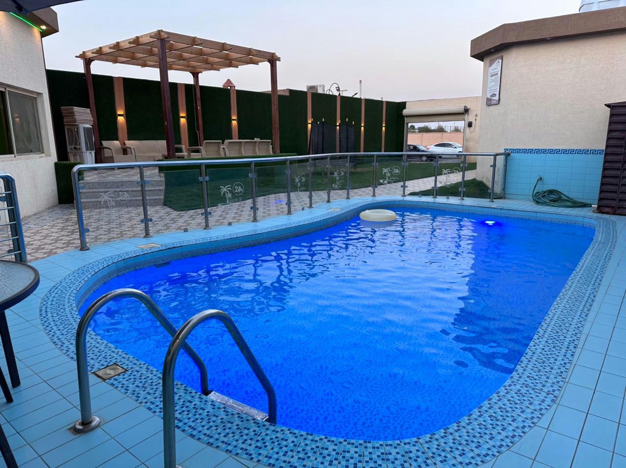 شاليه بتصميم أنيق ومسبح | 4602