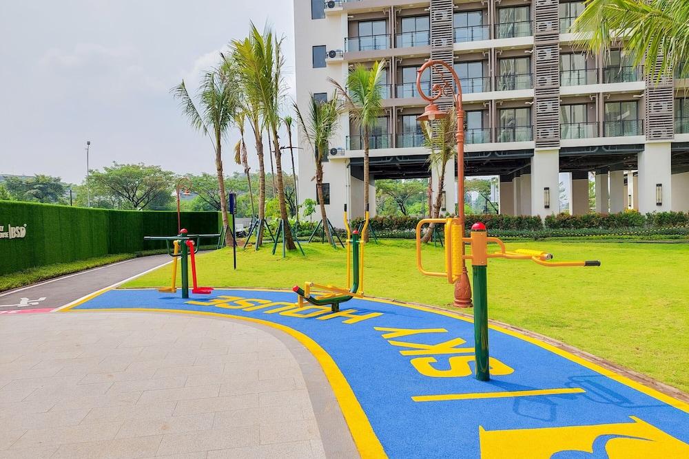 Cozy and Minimalist Studio at Sky House BSD Apartment Exterior