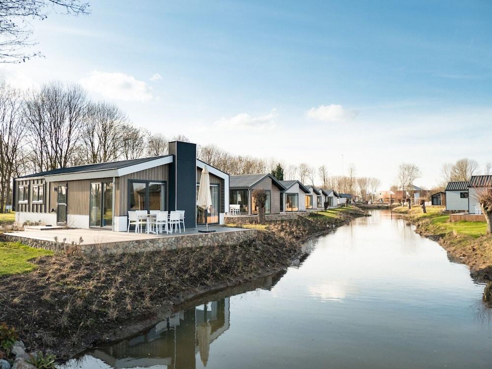 تايدي تشاليت ويذ ديشفاشر، نير ذا ريفر ماس المنطقة الخارجية