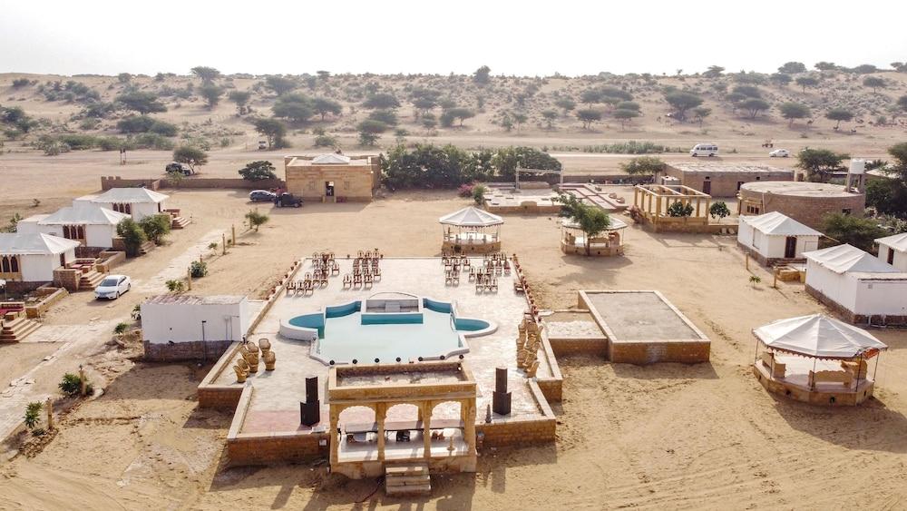 Desert Gateway Resort Exterior