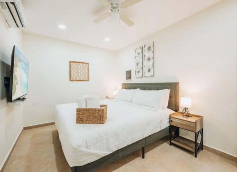Apartment with pool in Noord Aruba Room