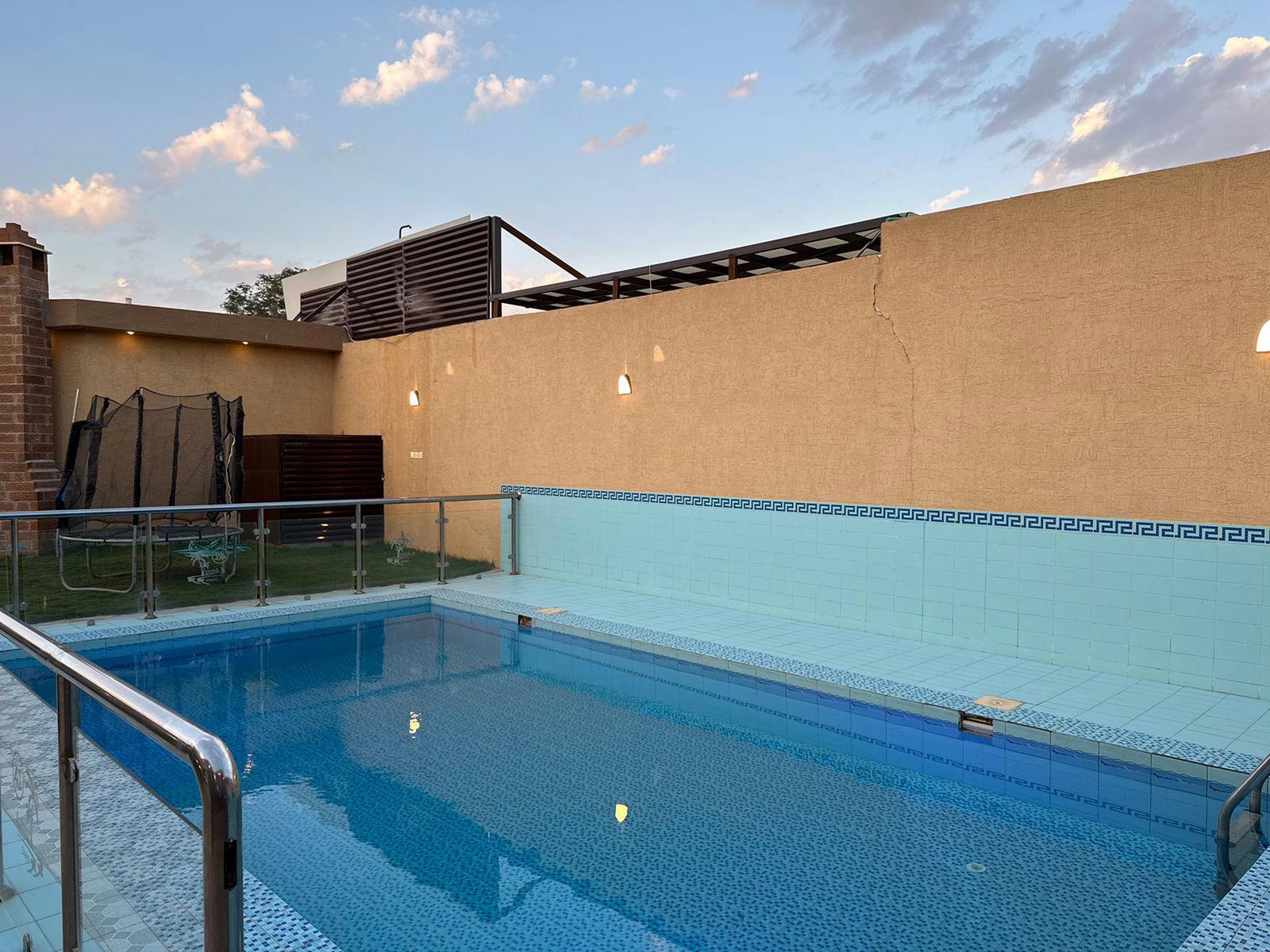 شاليه بتصميم رائع و مسبح | 4608