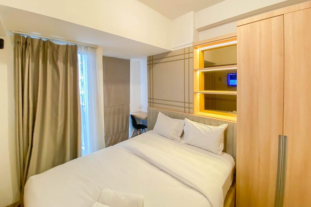 Modern Look Studio Apartment At Tokyo Riverside Pik 2 Room