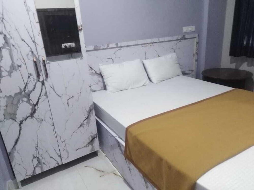 إسٕ سي هوتل نير أيربورت باي أيربان إكسبرس غرفة