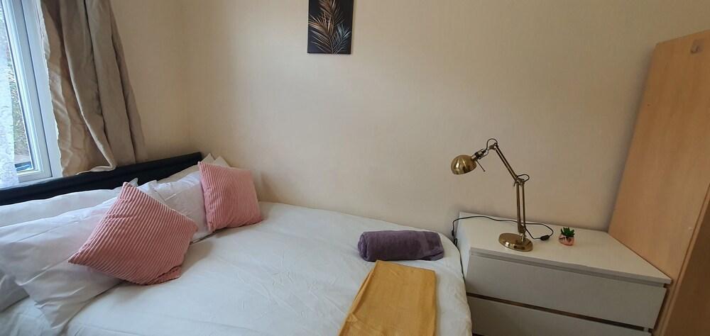 روم إن جويست روم - كمفورتابل سايز روم إن ك فجنتهت داخلي