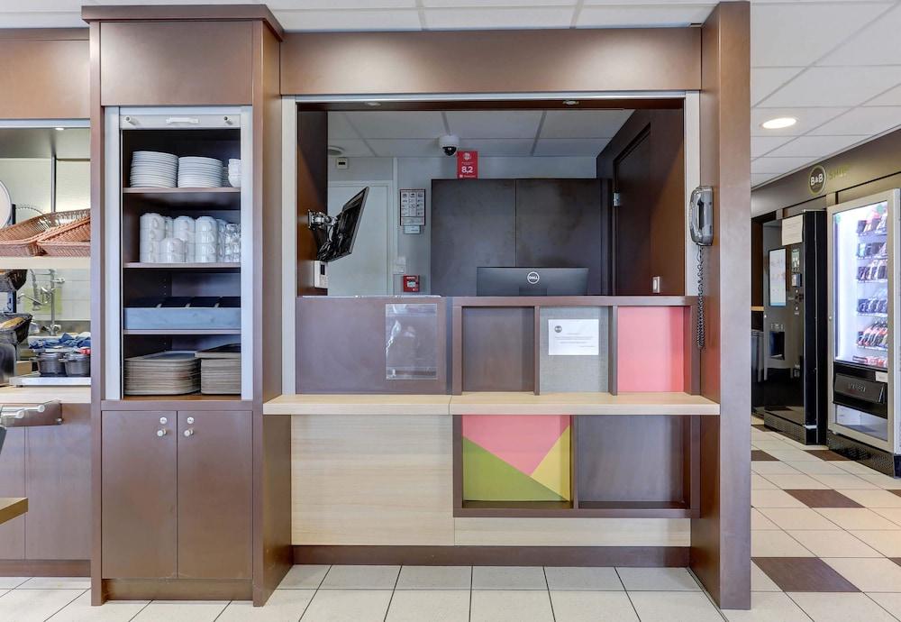 بي آند بي هوتل شالونس إن شامباني منطقة الاستقبال