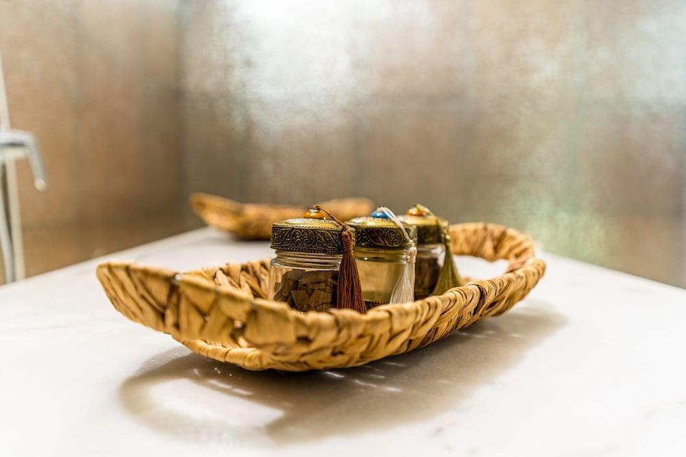 وان هوتل كازابلانكا تفاصيل الفندق من الداخل