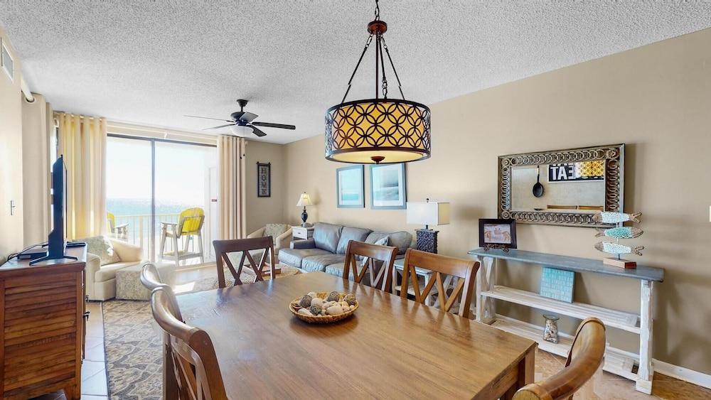 Beautiful 3br/2ba Beachfront Condo,sleeps 8