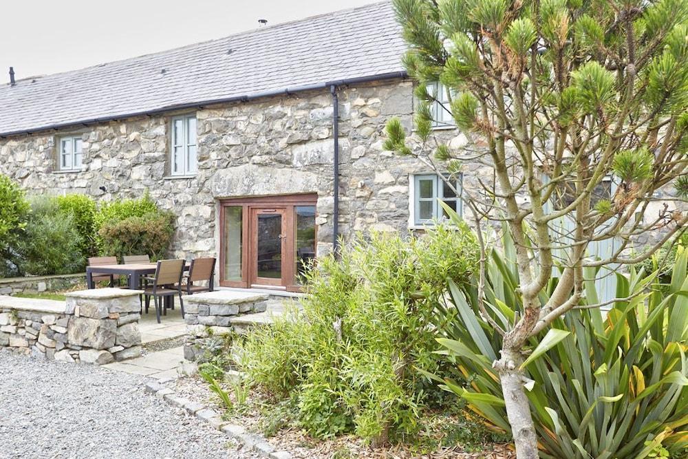 2 Bed - The Cottage