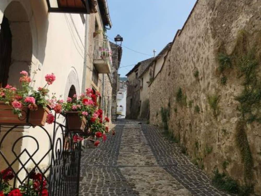 دابريان بي آند بي أتيرانا