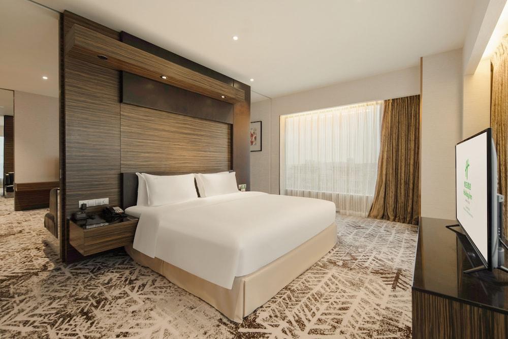 Holiday Inn Shanghai Hongqiao West by IHG Featured Image