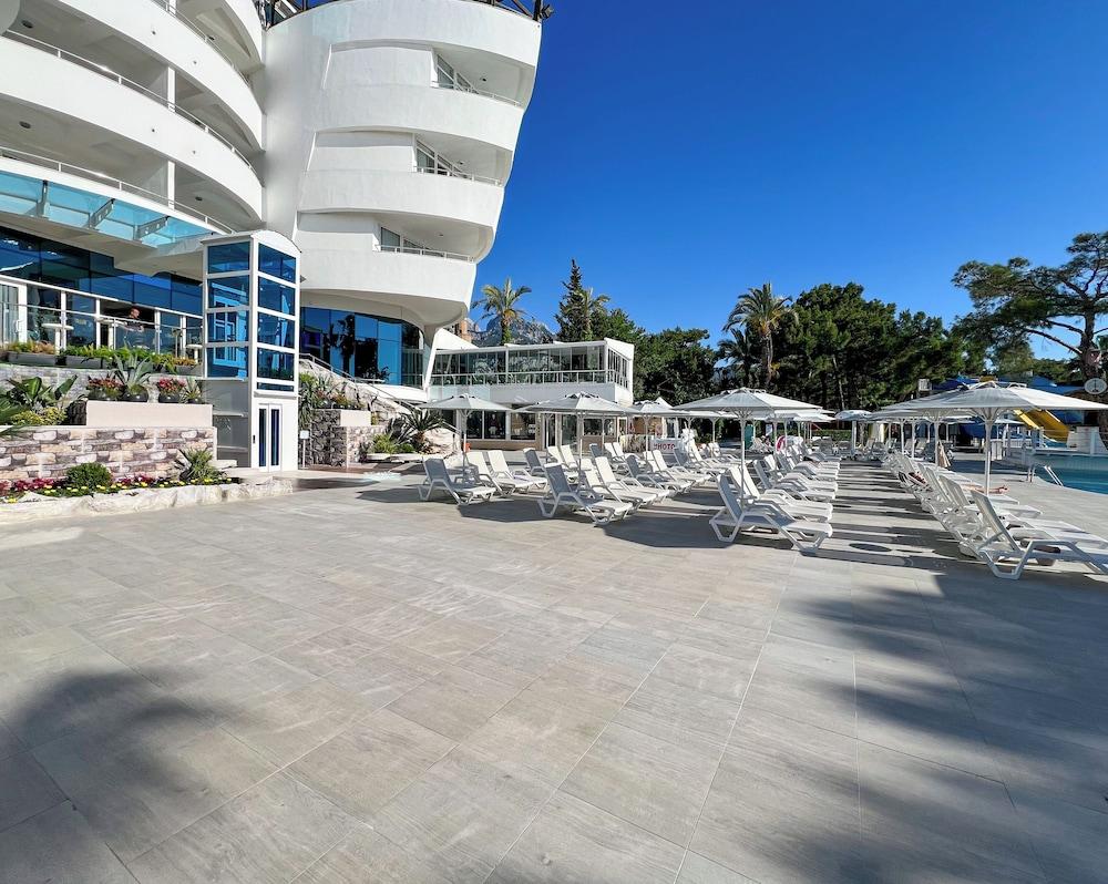 Catamaran Quality Times - All Inclusive Exterior