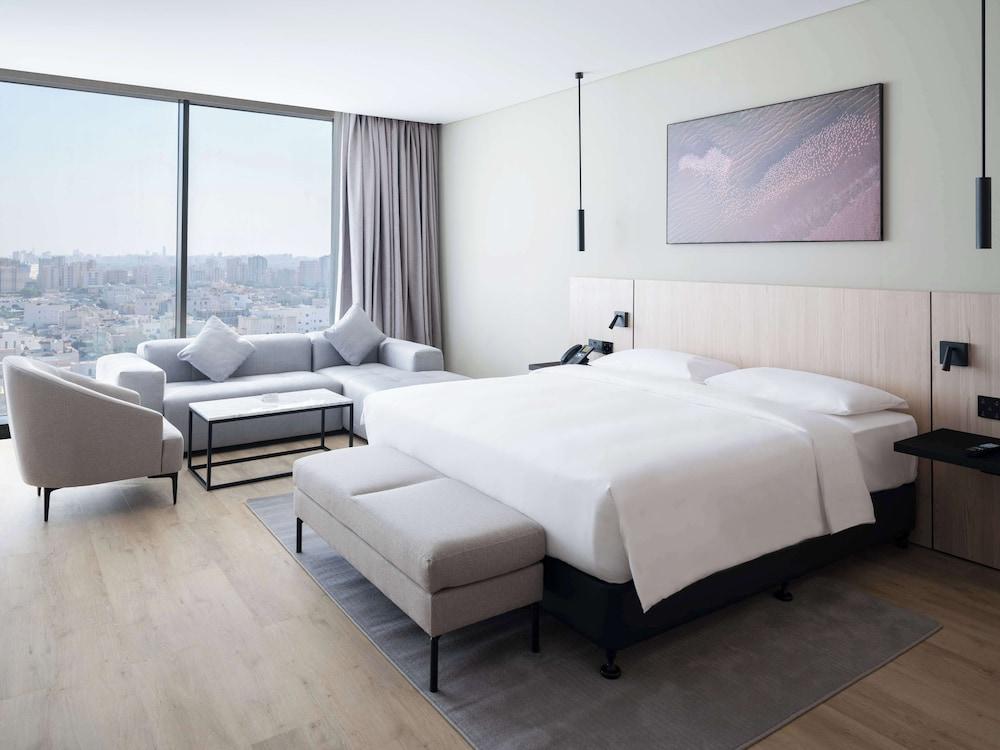 بارك إن من فندق وشقق راديسون في الكويت