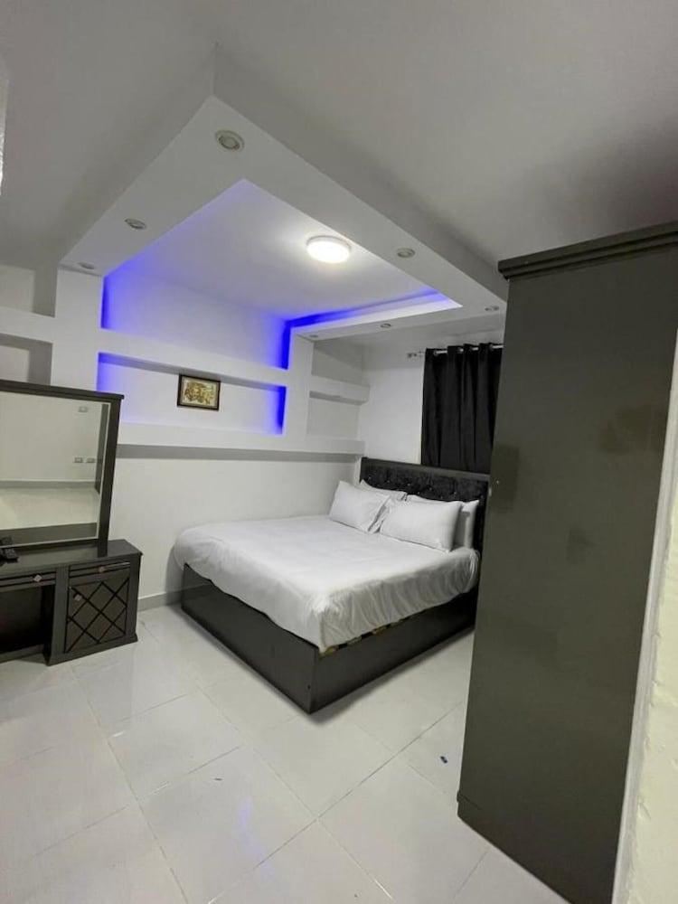 Heaven Pyramids View Apartment Room