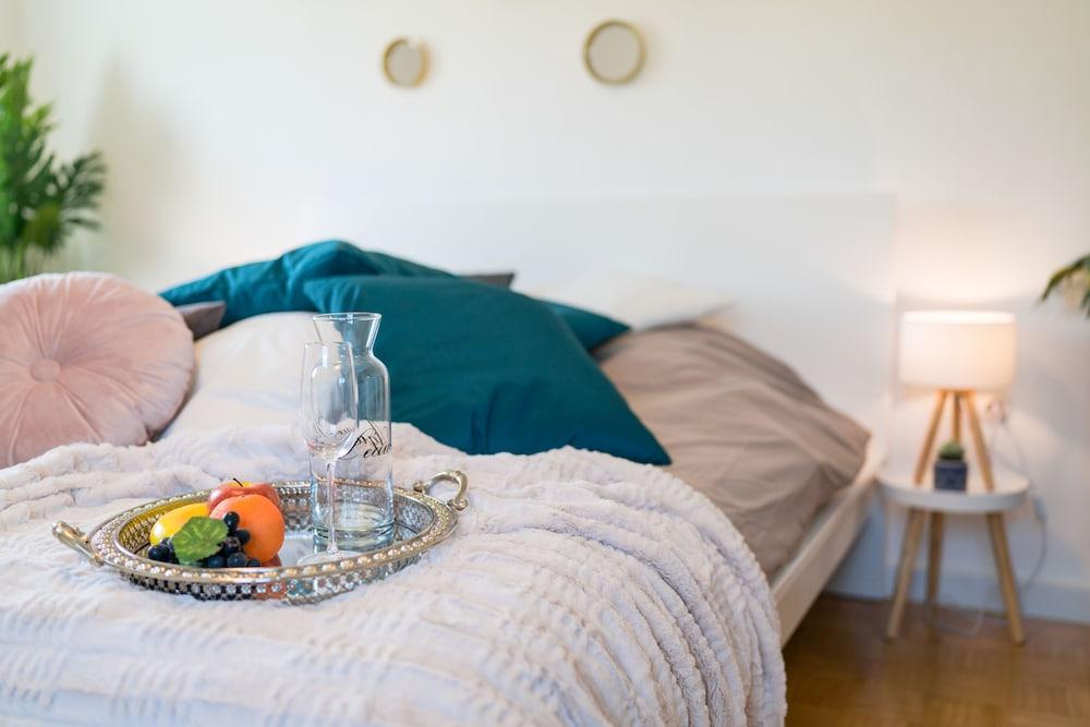 1OG L 70m2 2-Zimmer Wohnung Room