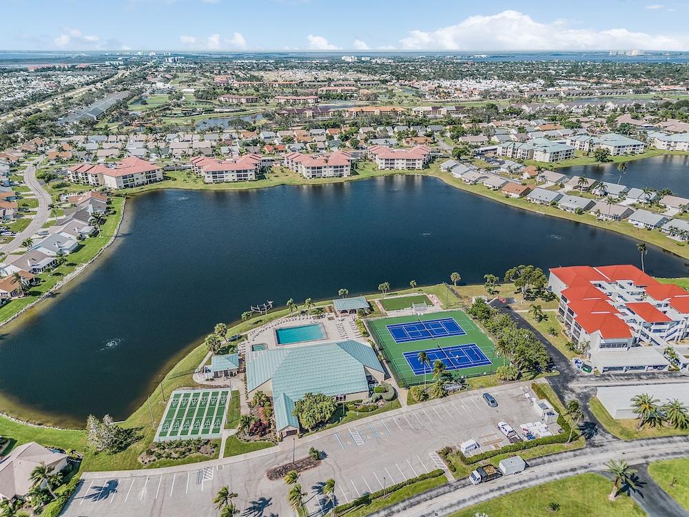 Cinnamon Cove #302 - 11170 Caravel Cir 2 Bedroom Apts by RedAwning Featured Image