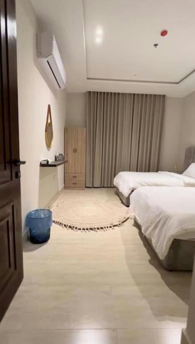 Elegant Apartment with Self Check-in | 5124 Bedroom