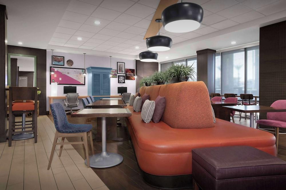 Home2 Suites by Hilton Phoenix Chandler Lobby