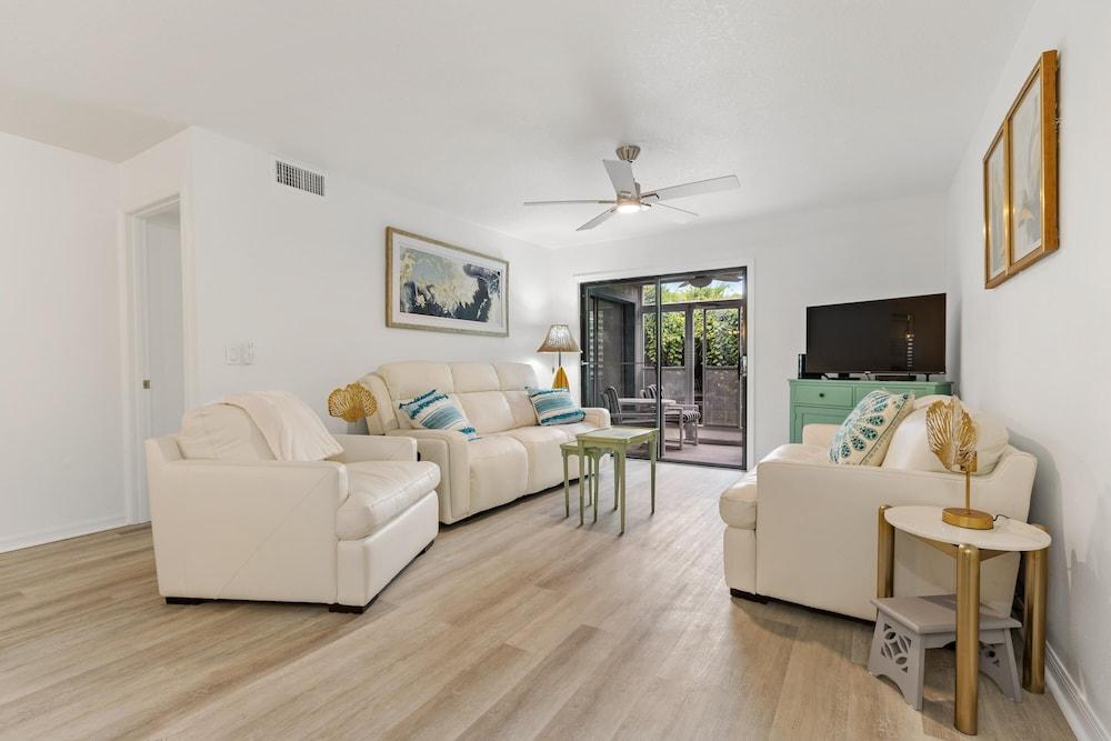 Beachside Gem Sea Woods Condo 153 - Close to Pool Beach Access Room