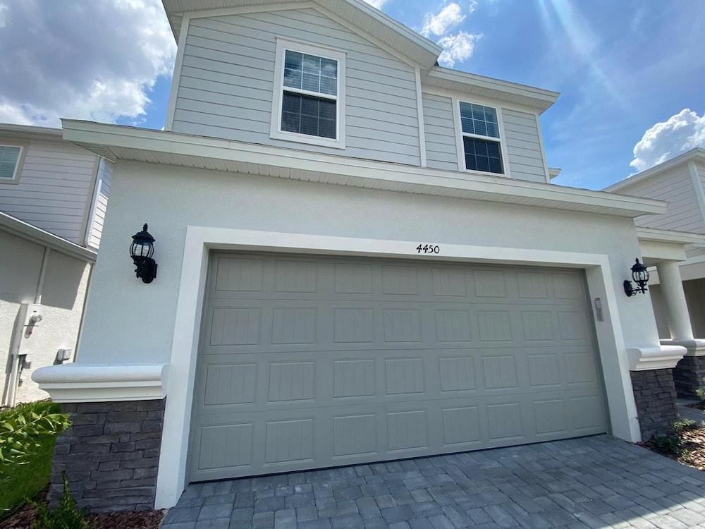 Gorgeous 6Bd w Pool Windsor Island 4450 Room