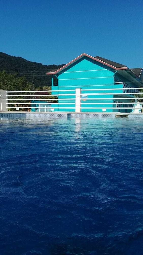 شاليز سيو إي مار زحليقة مائية